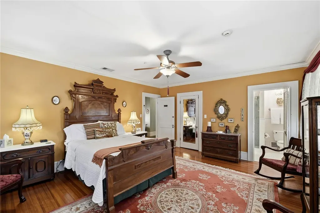 347 E 3rd Avenue Mount Dora FL 32757