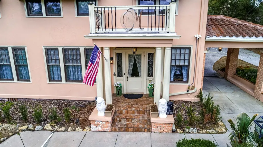 347 E 3rd Avenue Mount Dora FL 32757