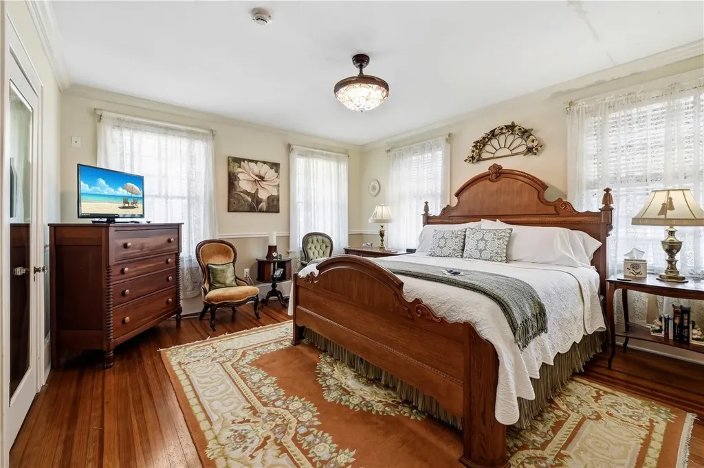 347 E 3rd Avenue Mount Dora FL 32757