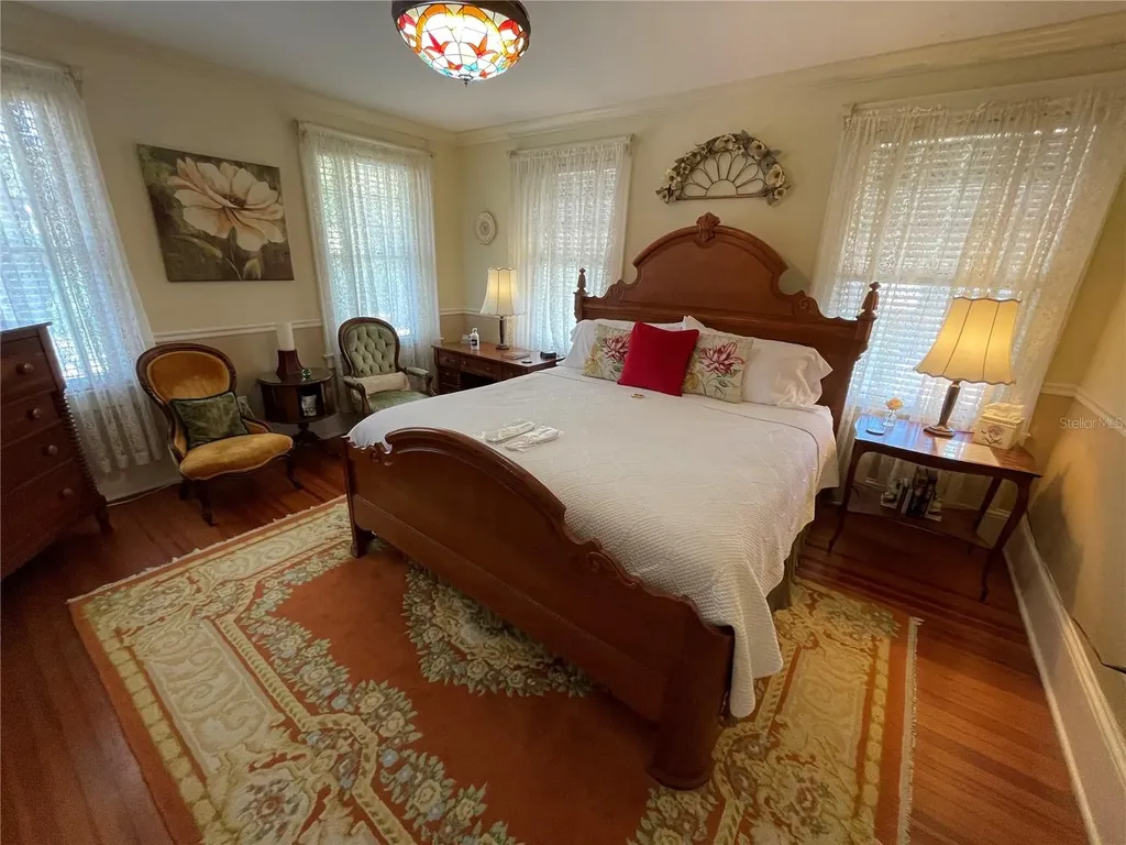 347 E 3rd Avenue Mount Dora FL 32757