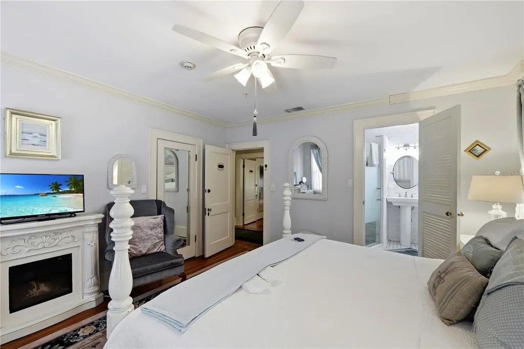 347 E 3rd Avenue Mount Dora FL 32757