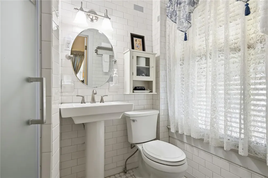 347 E 3rd Avenue Mount Dora FL 32757