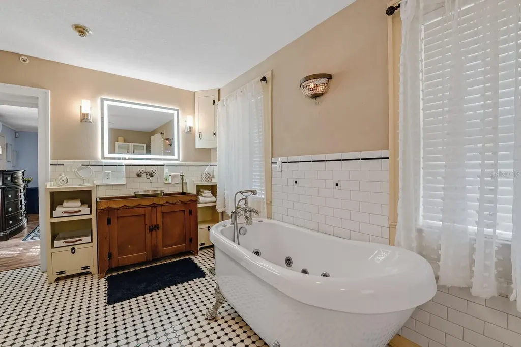 347 E 3rd Avenue Mount Dora FL 32757