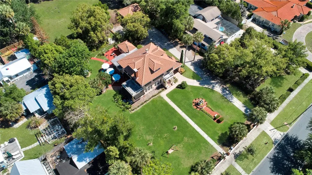 347 E 3rd Avenue Mount Dora FL 32757