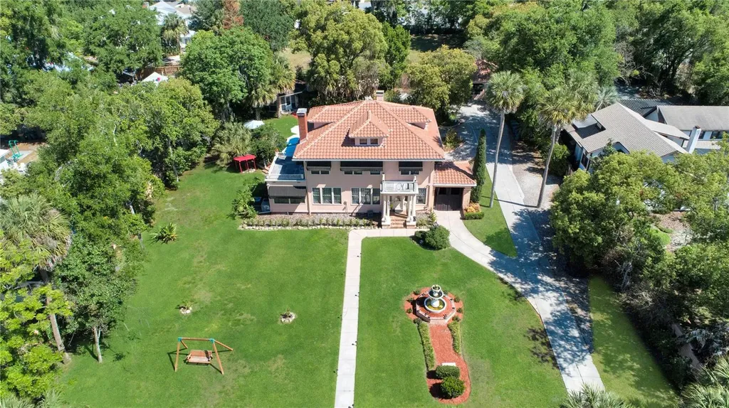 347 E 3rd Avenue Mount Dora FL 32757