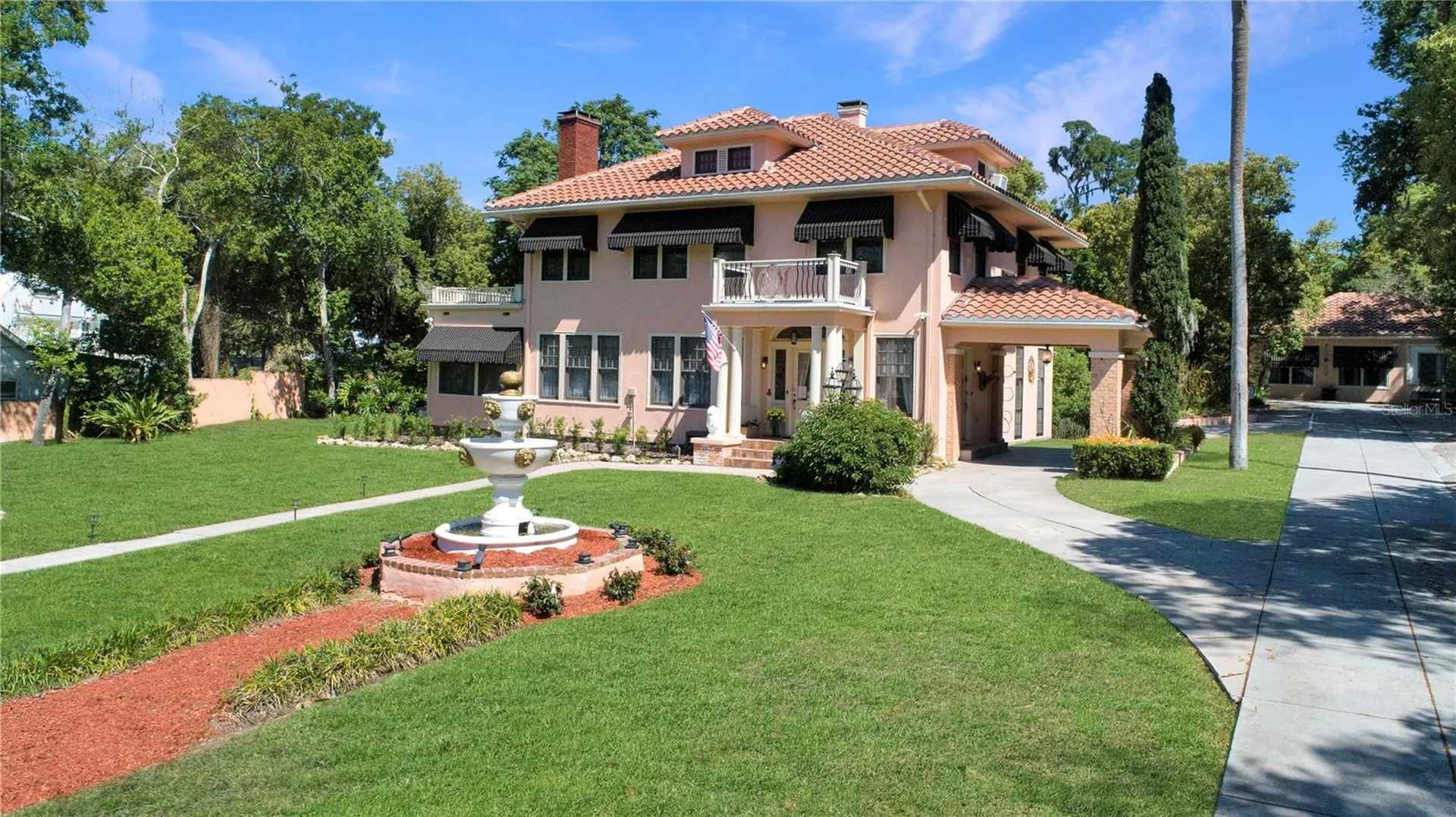 347 E 3rd Avenue Mount Dora FL 32757