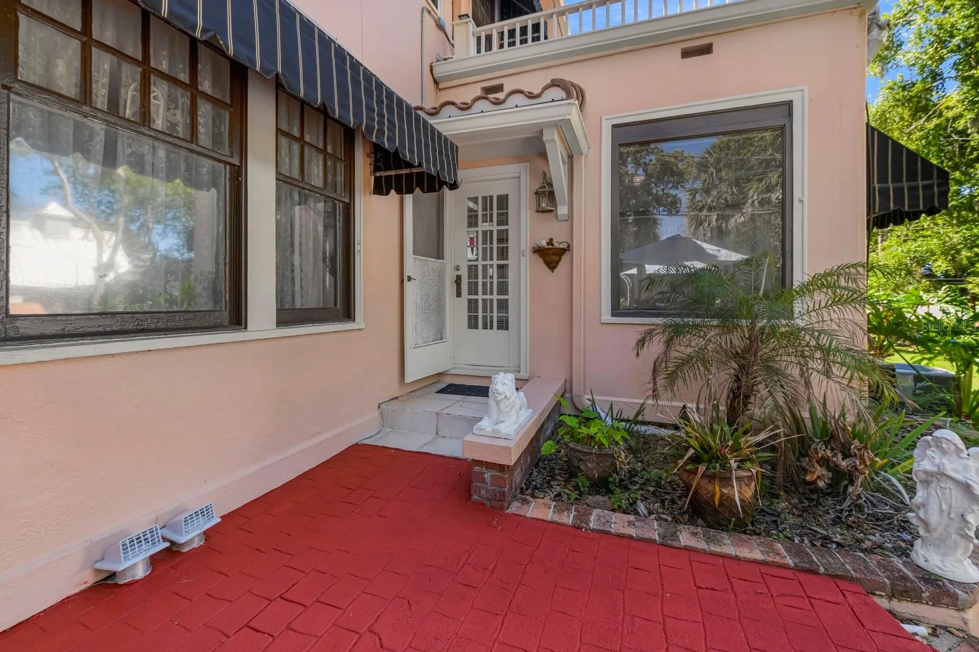 347 E 3rd Avenue Mount Dora FL 32757