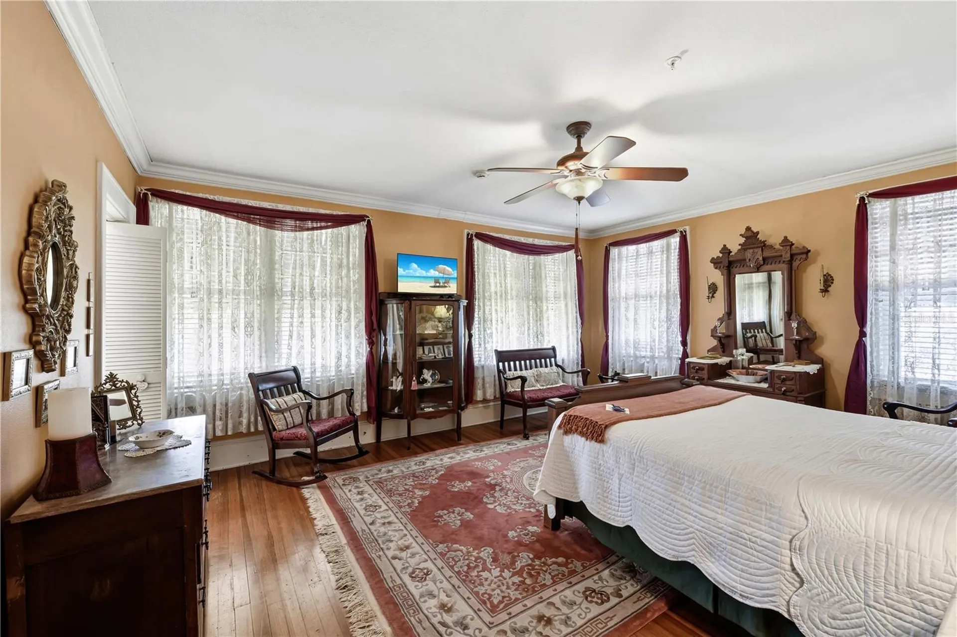 347 E 3rd Avenue Mount Dora FL 32757