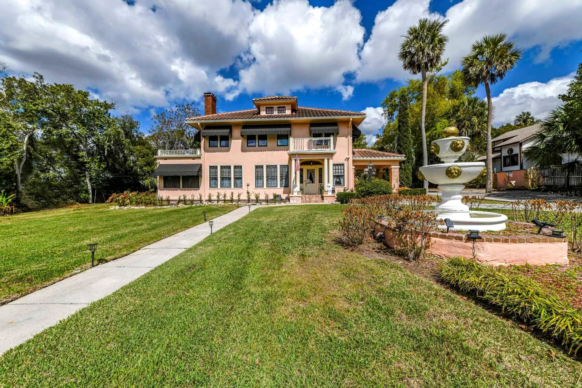 347 E 3rd Avenue Mount Dora FL 32757