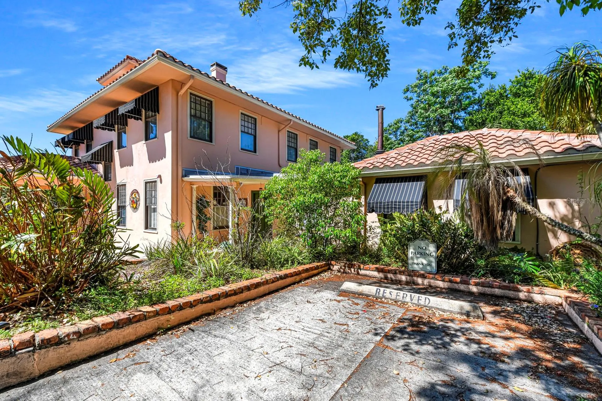 347 E 3rd Avenue Mount Dora FL 32757