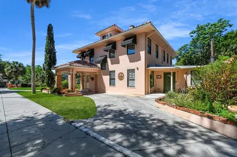 347 E 3rd Avenue Mount Dora FL 32757