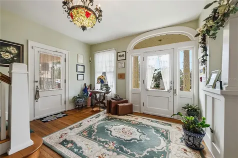 347 E 3rd Avenue Mount Dora FL 32757