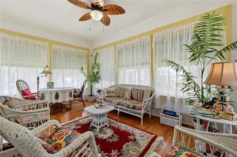 347 E 3rd Avenue Mount Dora FL 32757