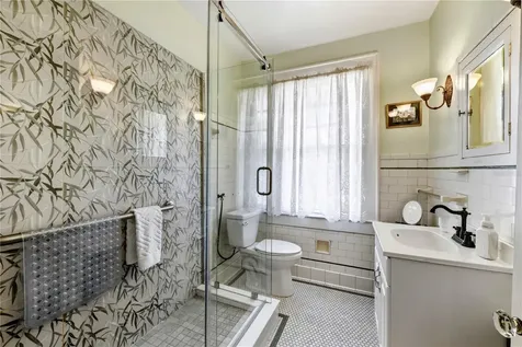 347 E 3rd Avenue Mount Dora FL 32757