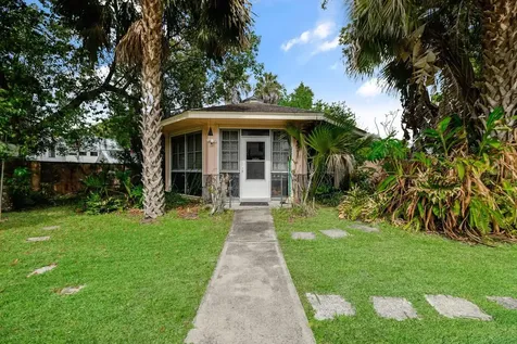 347 E 3rd Avenue Mount Dora FL 32757