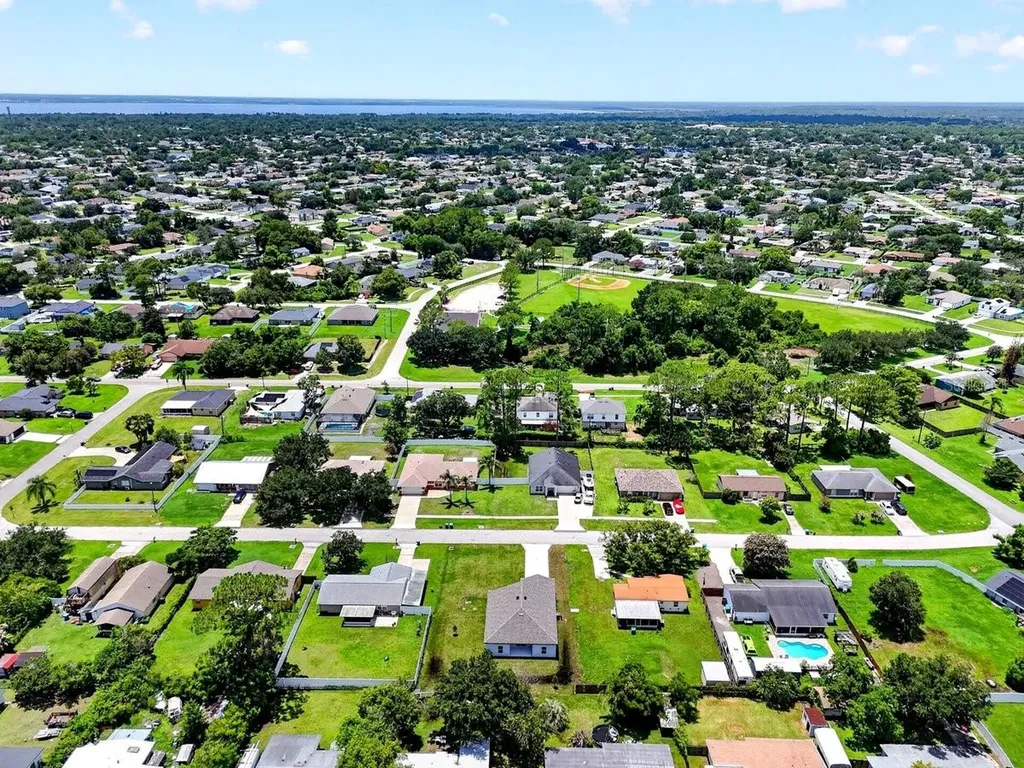 897 Picasso Avenue Deltona FL 32725