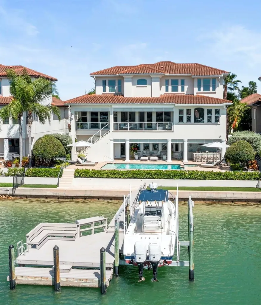19 Bayfront Court S St Petersburg FL 33711