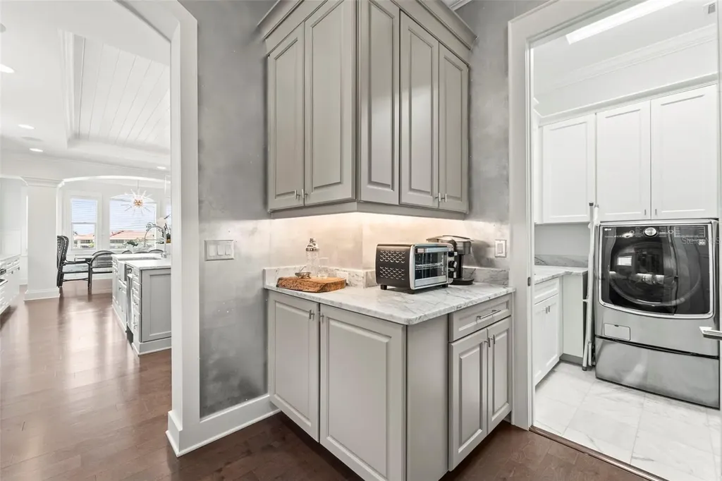 19 Bayfront Court S St Petersburg FL 33711