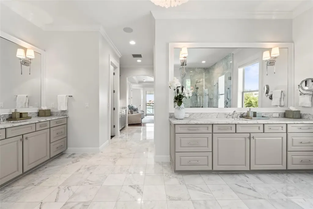19 Bayfront Court S St Petersburg FL 33711