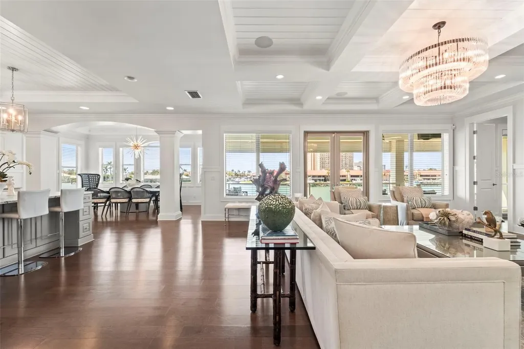 19 Bayfront Court S St Petersburg FL 33711