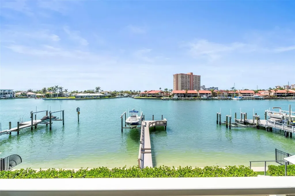 19 Bayfront Court S St Petersburg FL 33711