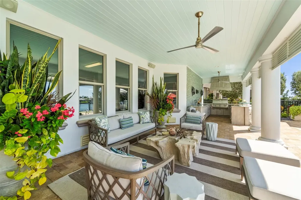 19 Bayfront Court S St Petersburg FL 33711