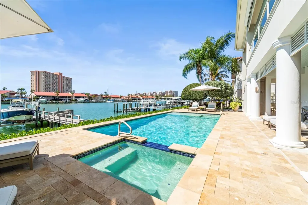 19 Bayfront Court S St Petersburg FL 33711