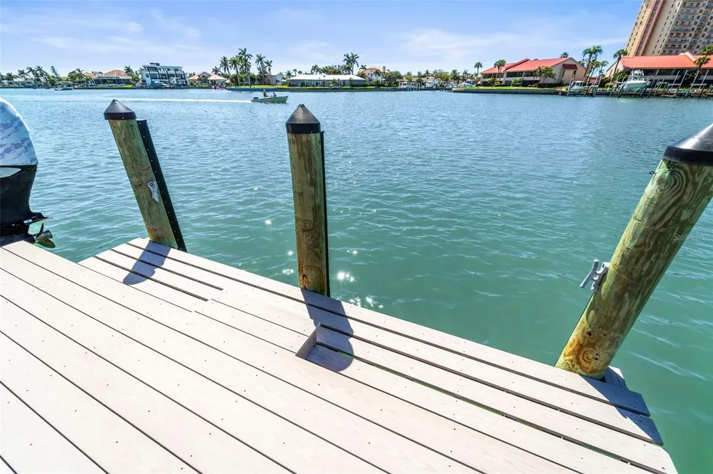 19 Bayfront Court S St Petersburg FL 33711