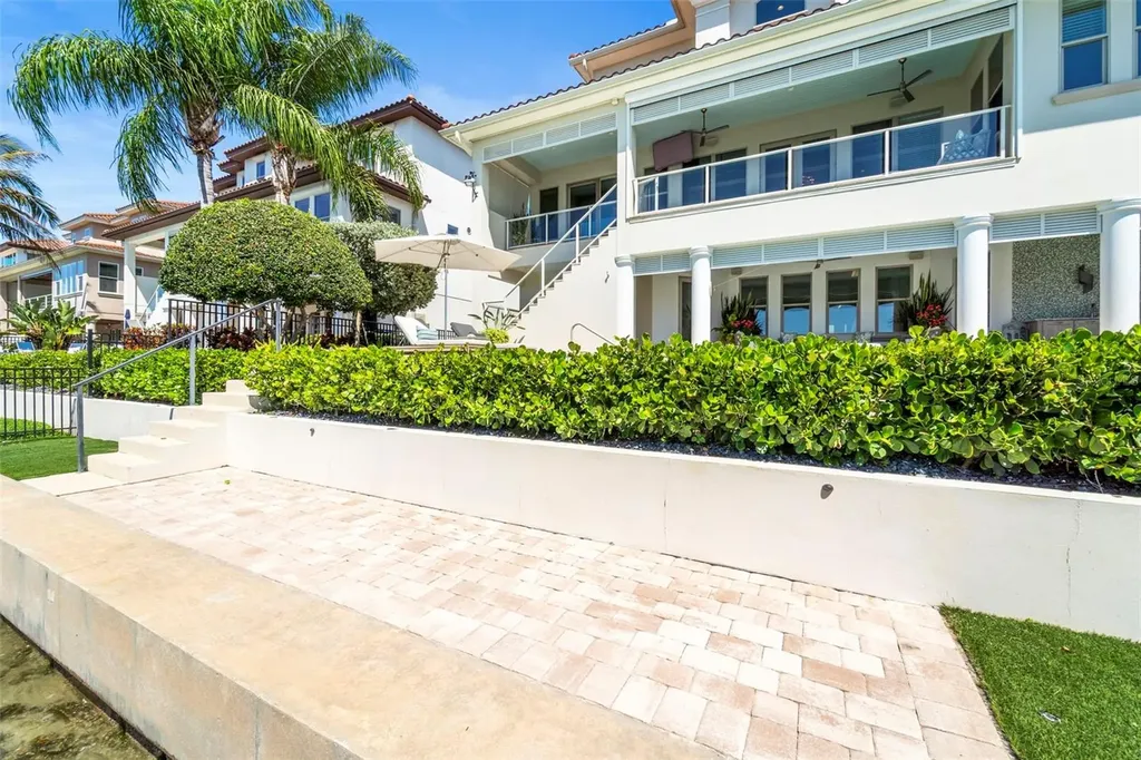 19 Bayfront Court S St Petersburg FL 33711