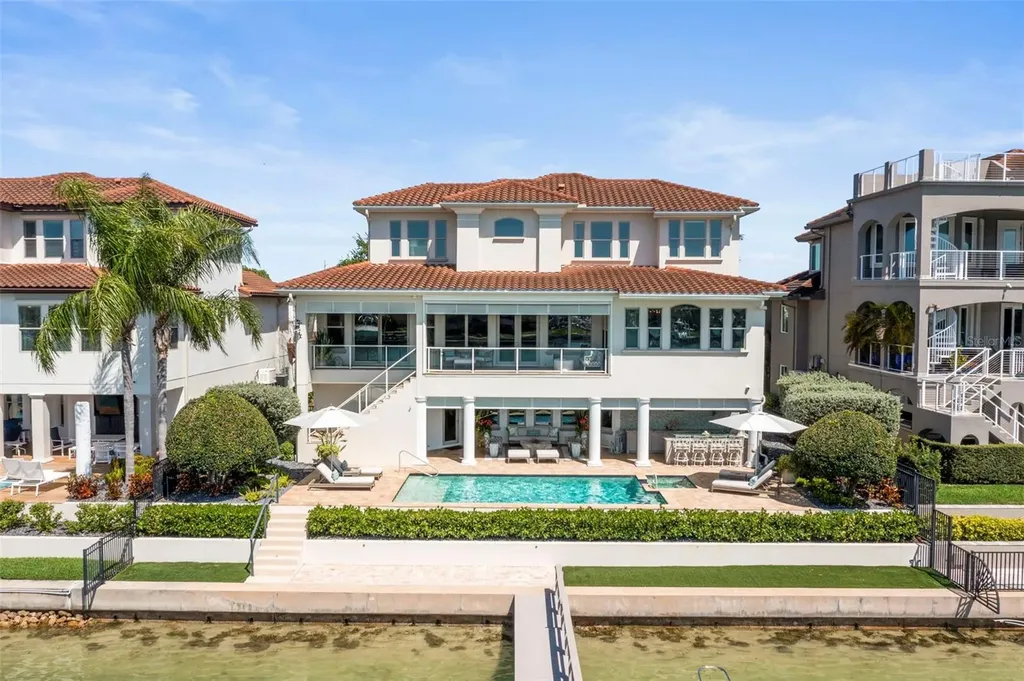 19 Bayfront Court S St Petersburg FL 33711