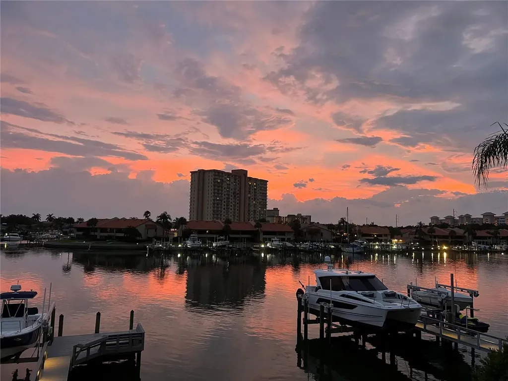 19 Bayfront Court S St Petersburg FL 33711