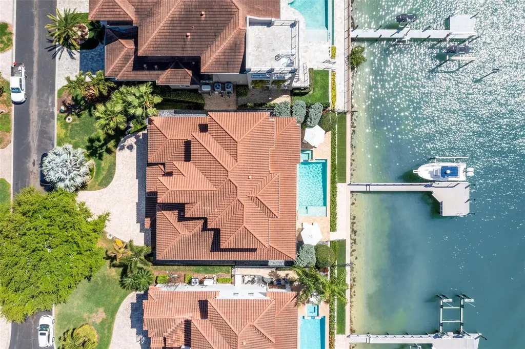 19 Bayfront Court S St Petersburg FL 33711