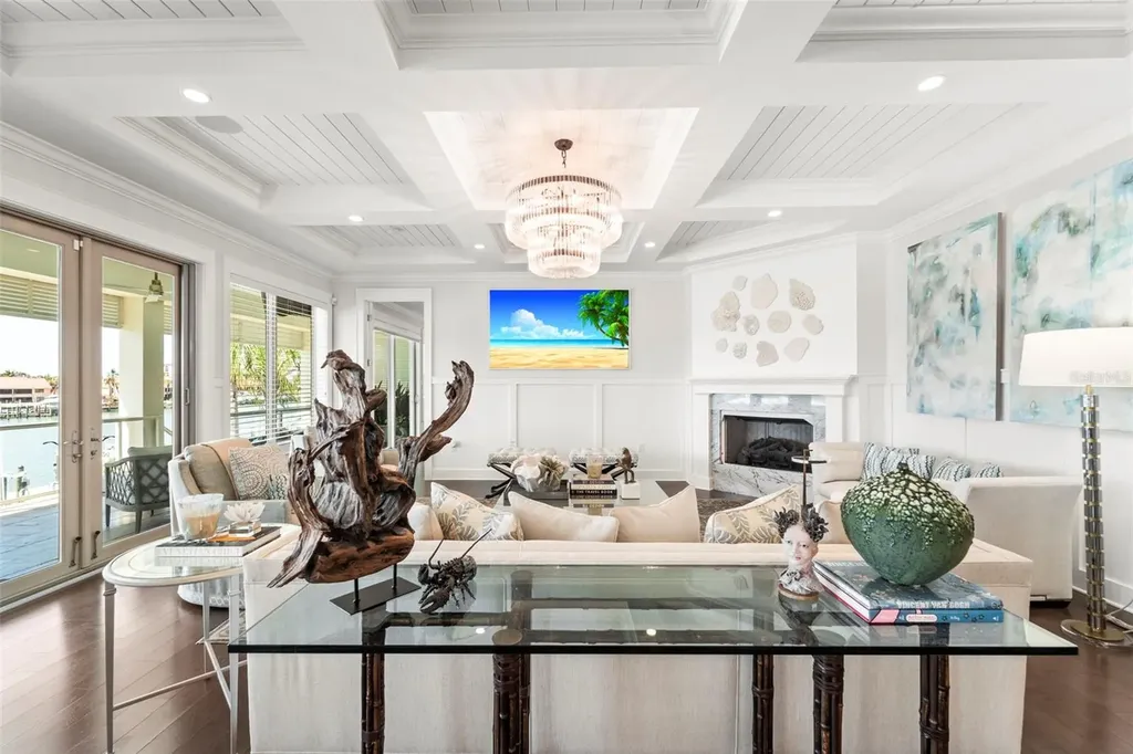 19 Bayfront Court S St Petersburg FL 33711