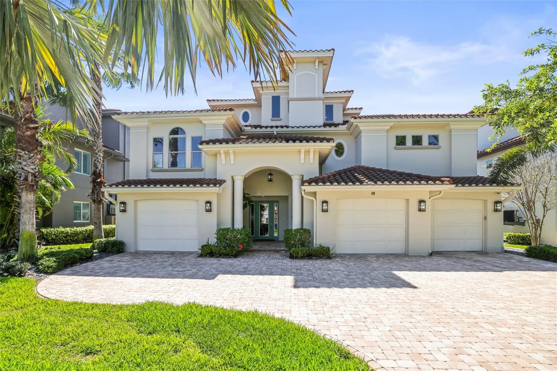 19 Bayfront Court S St Petersburg FL 33711