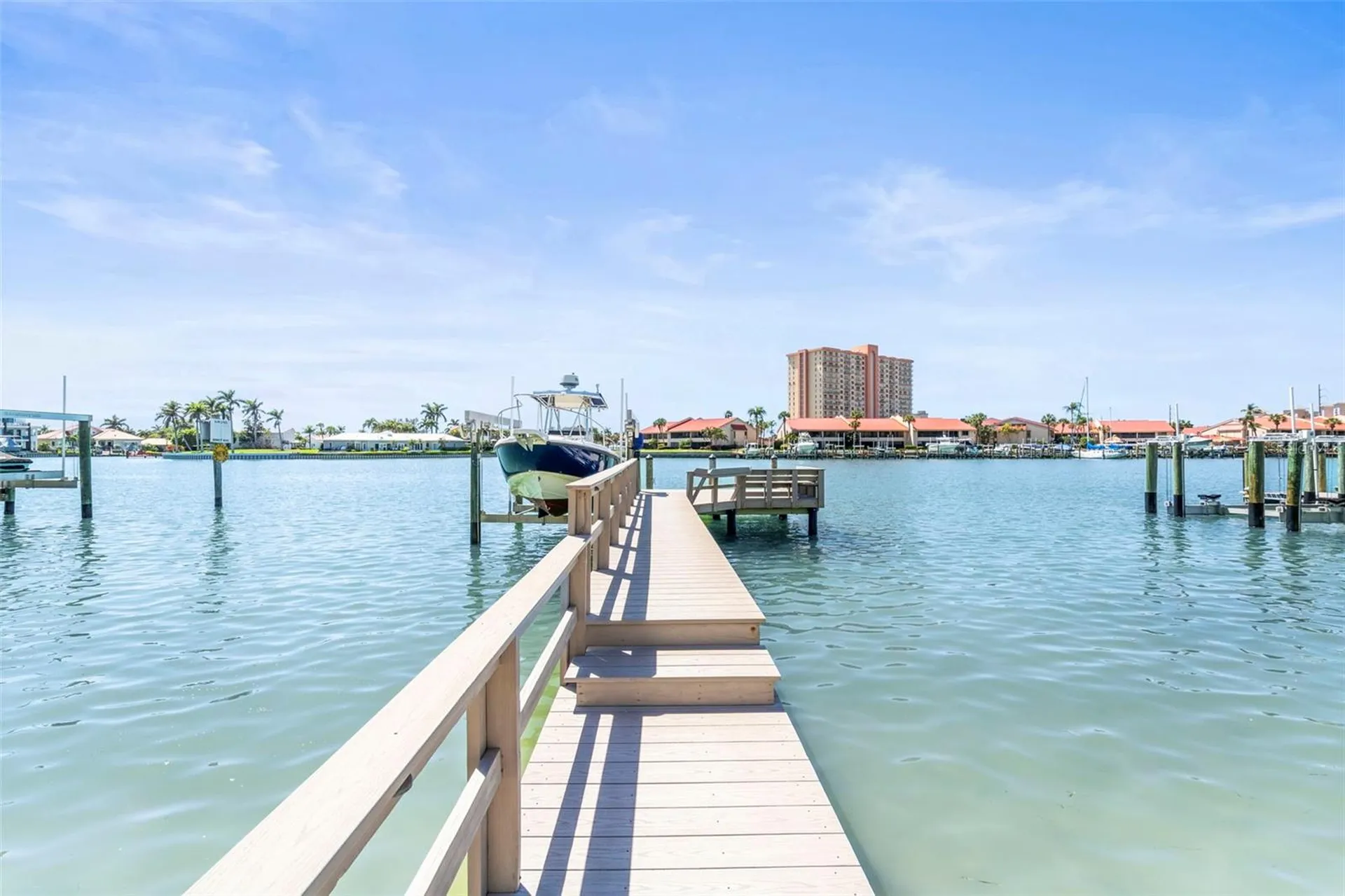19 Bayfront Court S St Petersburg FL 33711