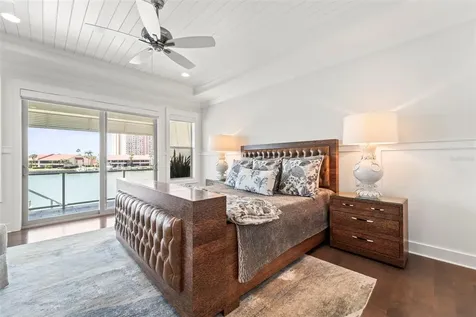 19 Bayfront Court S St Petersburg FL 33711