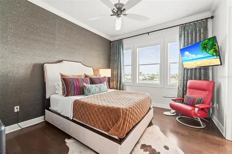 19 Bayfront Court S St Petersburg FL 33711