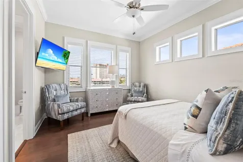 19 Bayfront Court S St Petersburg FL 33711