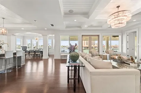 19 Bayfront Court S St Petersburg FL 33711