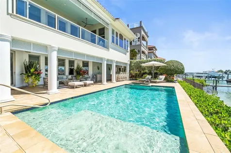 19 Bayfront Court S St Petersburg FL 33711
