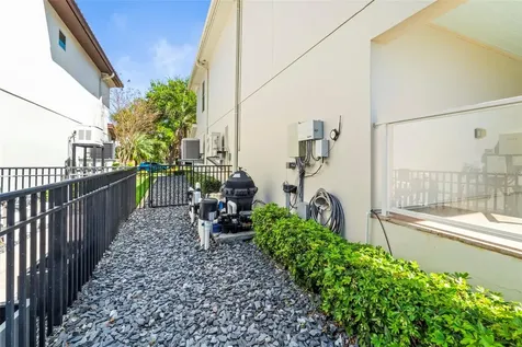 19 Bayfront Court S St Petersburg FL 33711