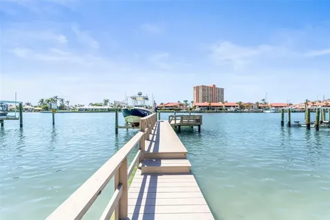 19 Bayfront Court S St Petersburg FL 33711