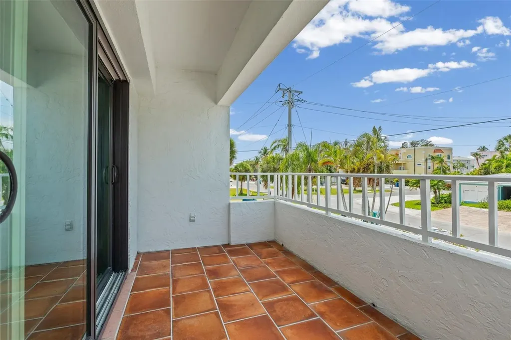 3701 5th Avenue Holmes Beach FL 34217