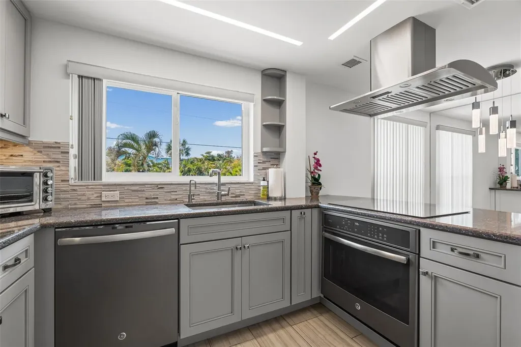 3701 5th Avenue Holmes Beach FL 34217
