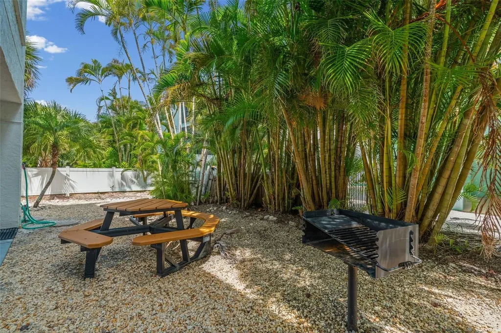 3701 5th Avenue Holmes Beach FL 34217