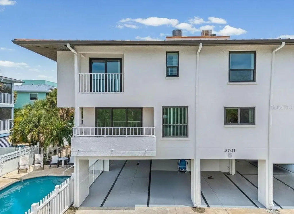 3701 5th Avenue Holmes Beach FL 34217