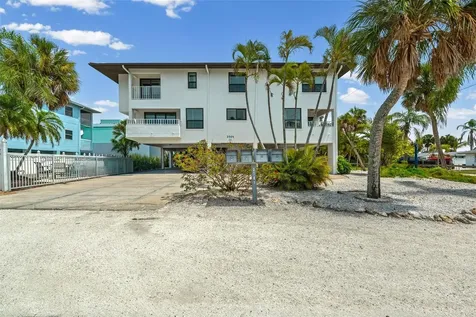 3701 5th Avenue Holmes Beach FL 34217