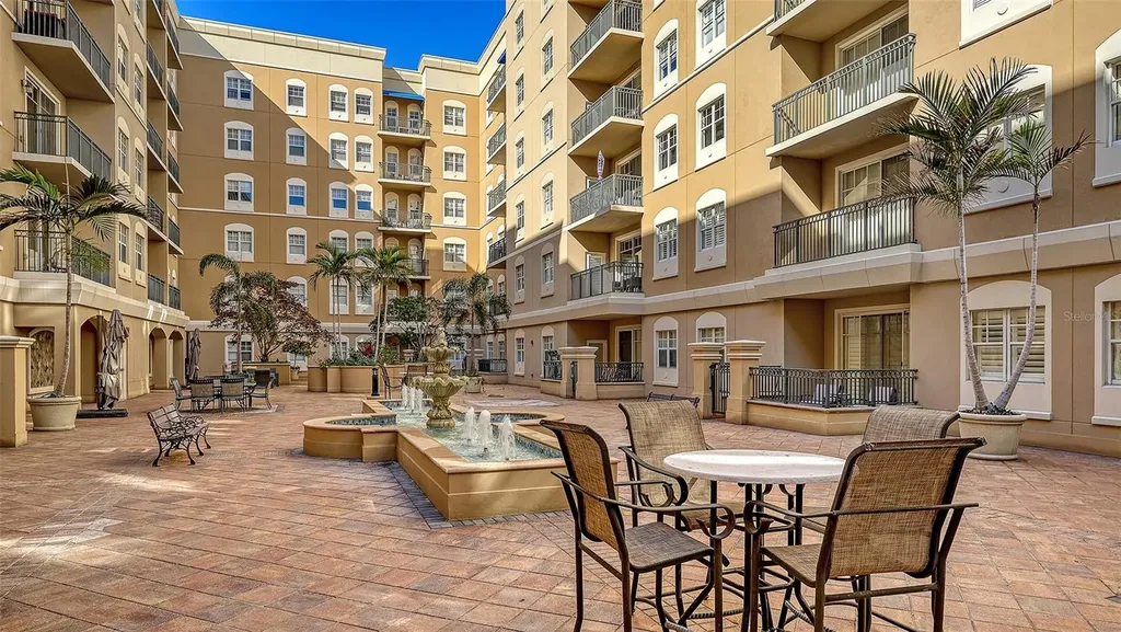 1064 N Tamiami Trail Sarasota FL 34236