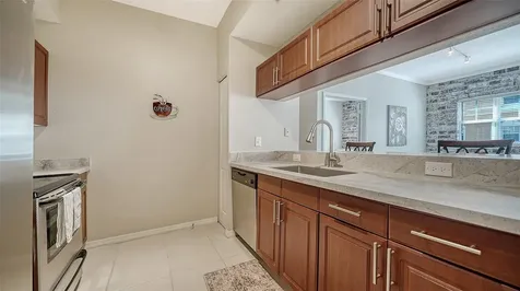 1064 N Tamiami Trail Sarasota FL 34236