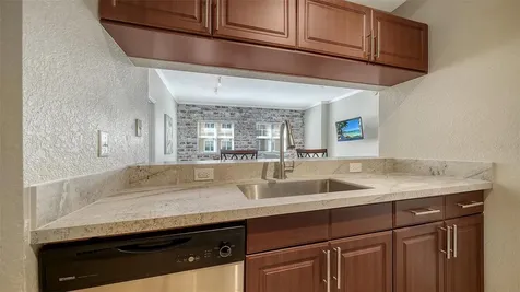 1064 N Tamiami Trail Sarasota FL 34236